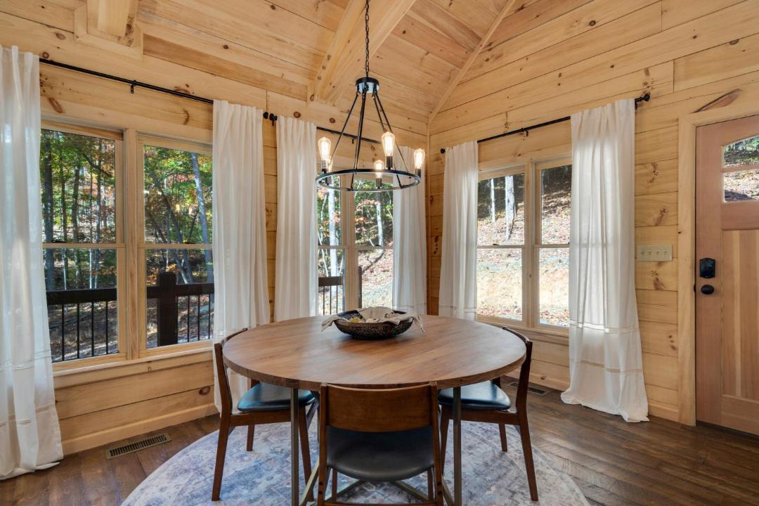 Photo of Livingroom in Cherry Log
