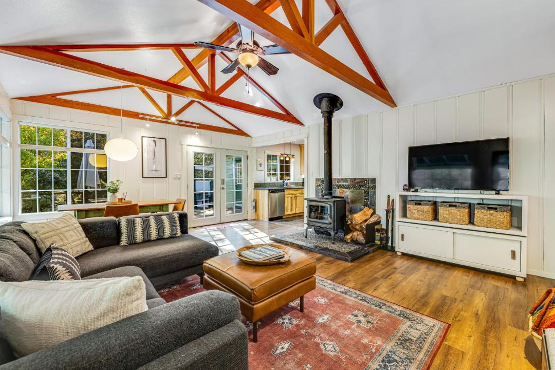 Photo of Livingroom in Cazadero