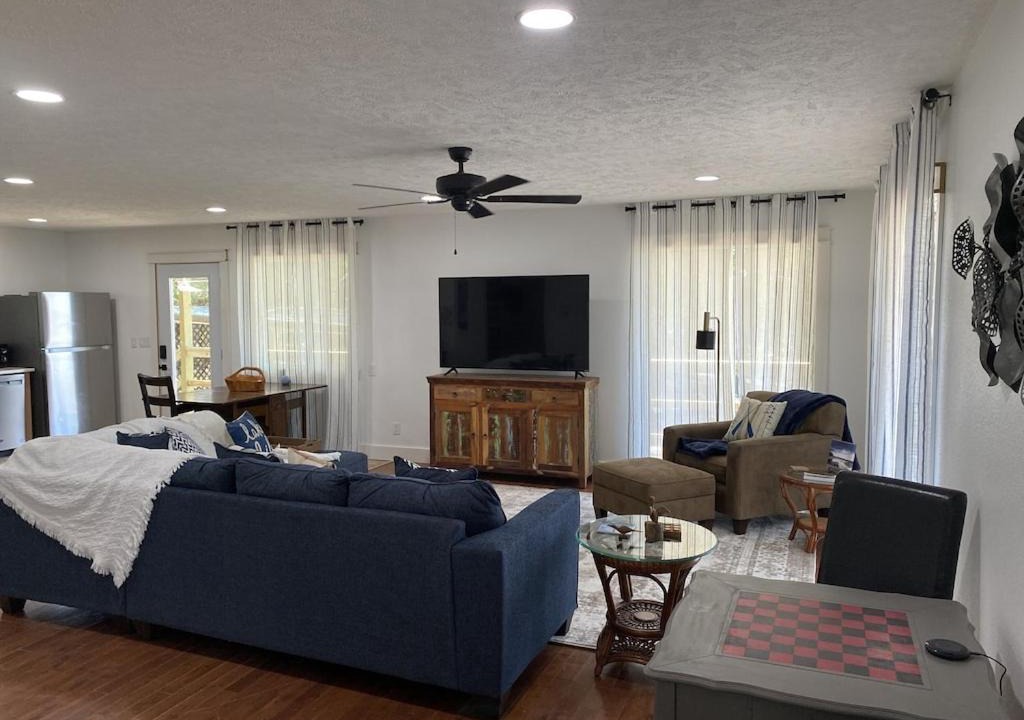 Photo of Livingroom in Lakeview