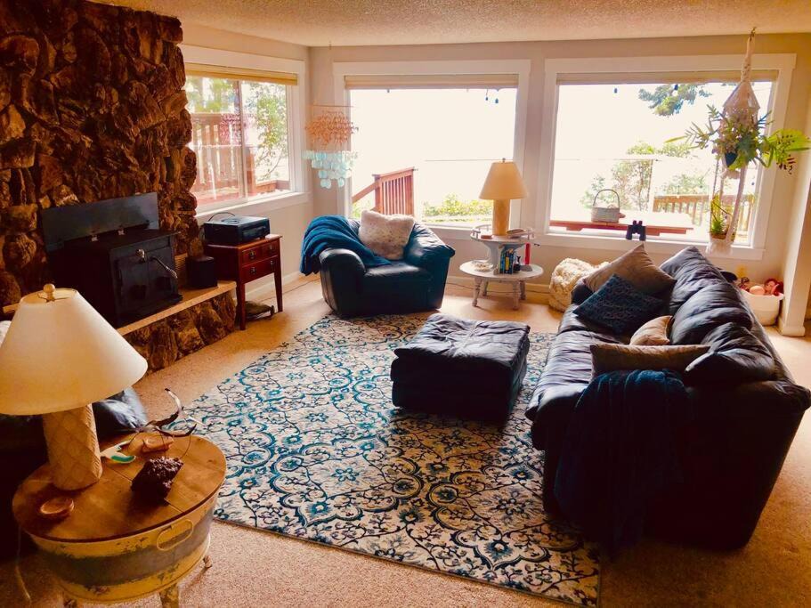 Photo of Livingroom in Brinnon