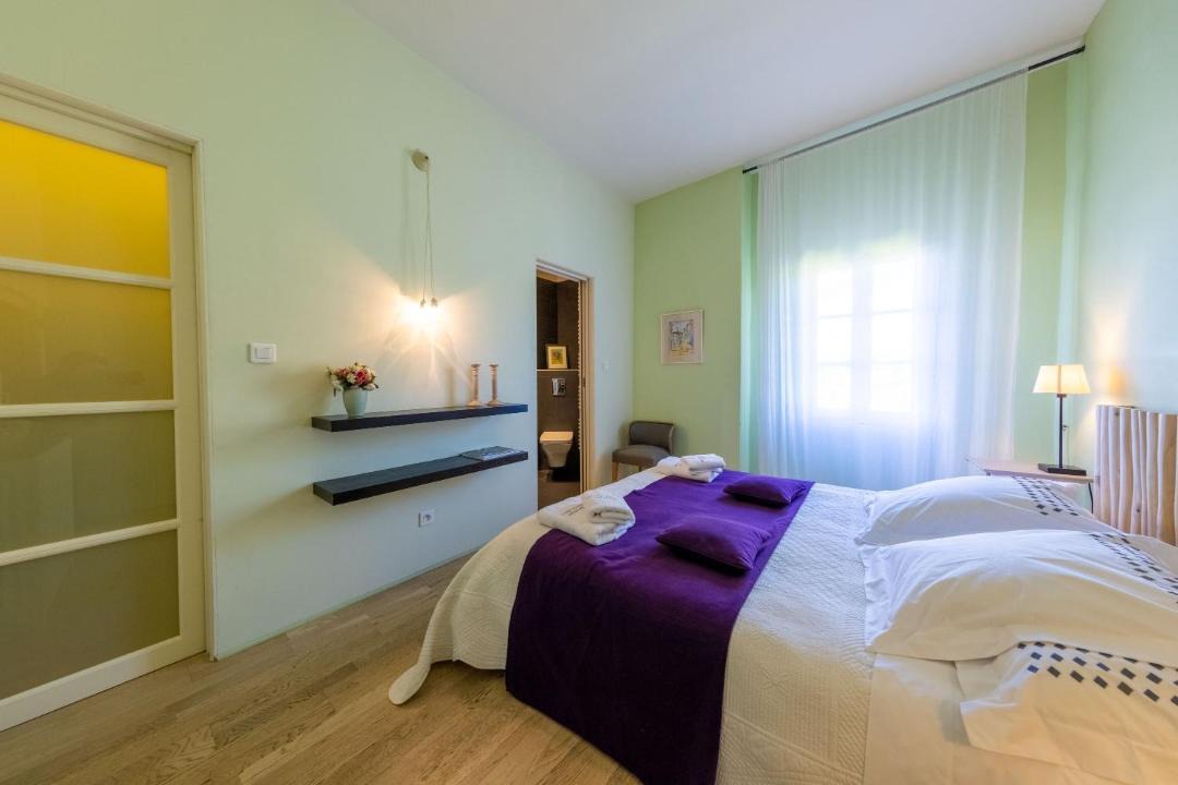 Photo of Bedroom in Montaren-et-Saint-Mediers