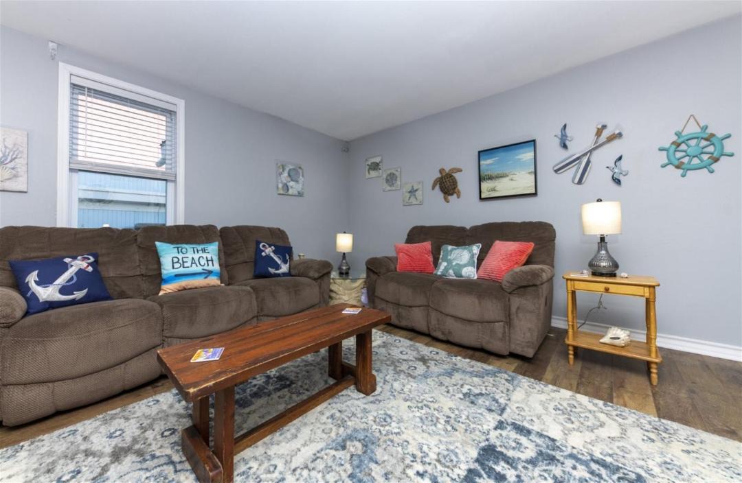 Photo of Livingroom in City-by-the Sea