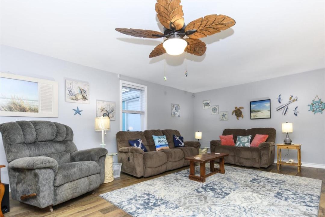 Photo of Livingroom in City-by-the Sea