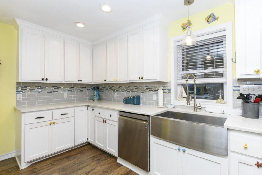 Photo of Kitchen in City-by-the Sea