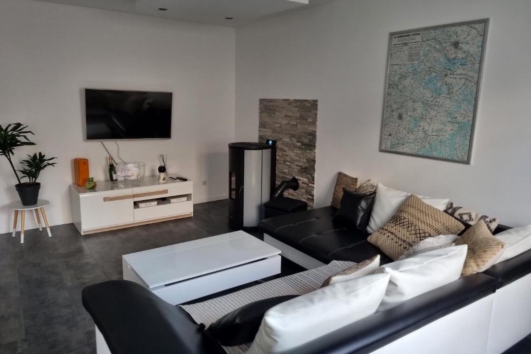 Photo of Livingroom in Ay