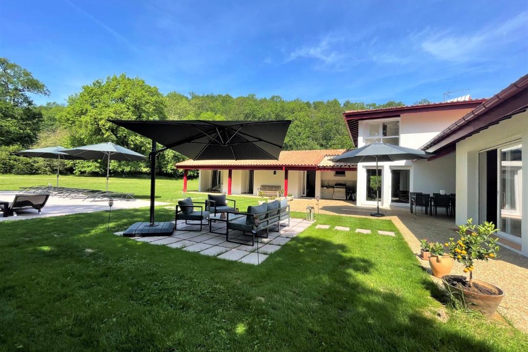 Photo of Buildings in Uhart-Cize