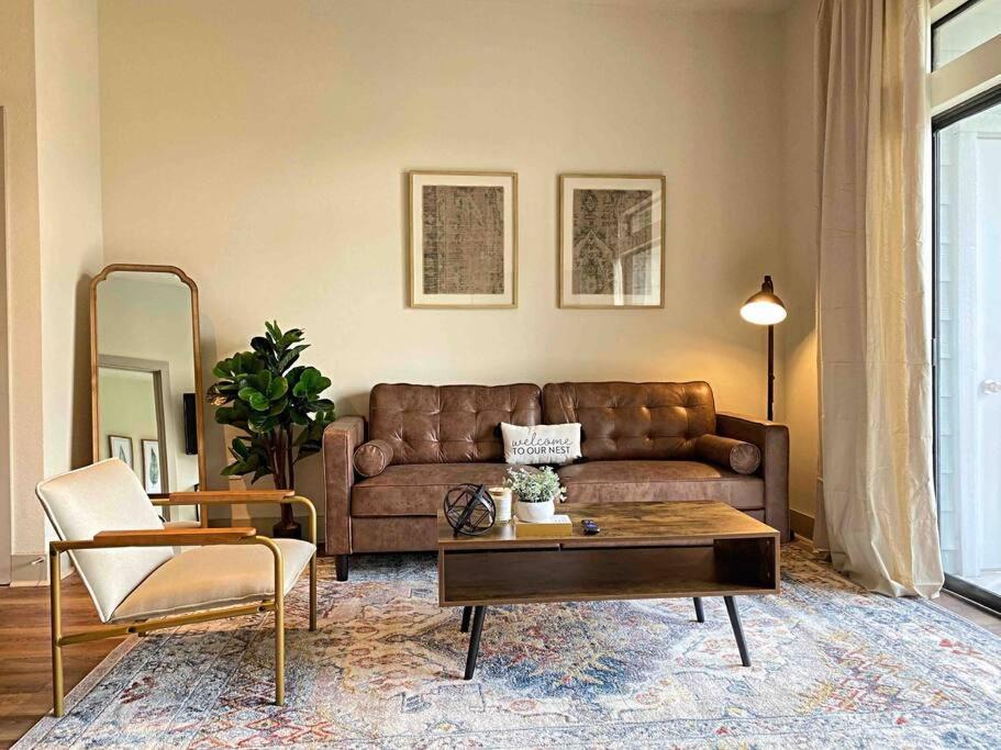 Photo of Livingroom in Brookhollow