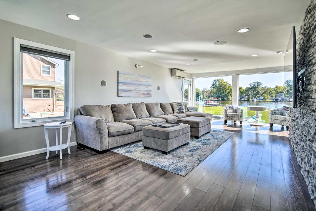 Photo of Livingroom in McHenry