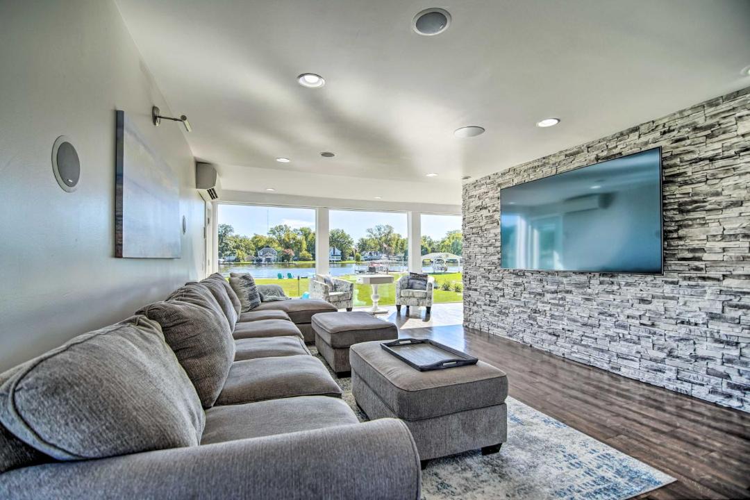 Photo of Livingroom in McHenry