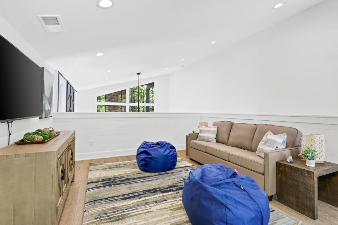 Photo of Livingroom in Foxfire Estates