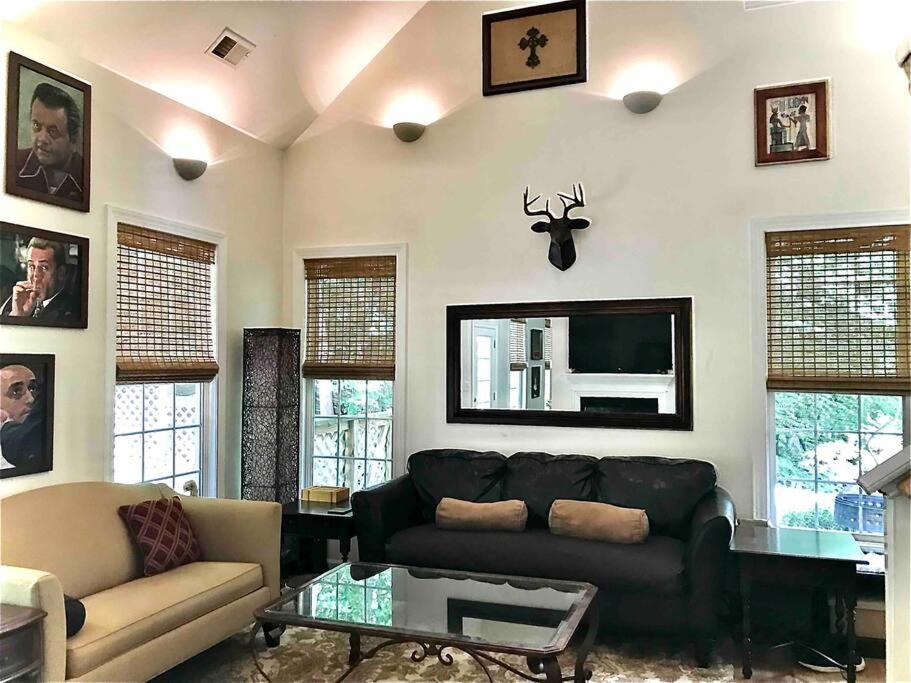 Photo of Livingroom in North Raleigh