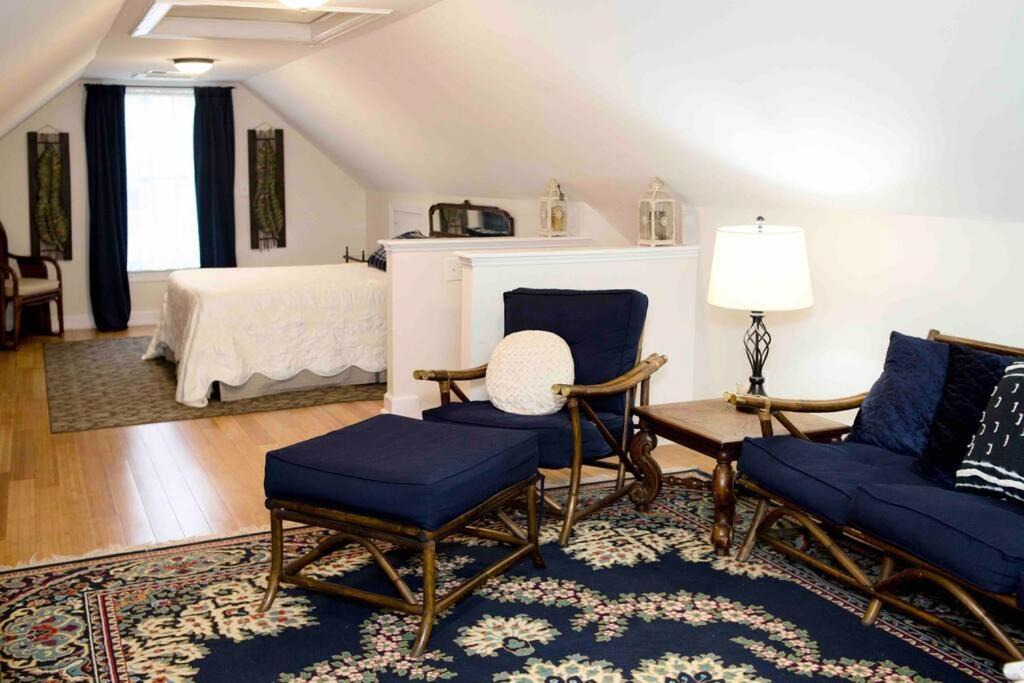 Photo of Livingroom in North Raleigh