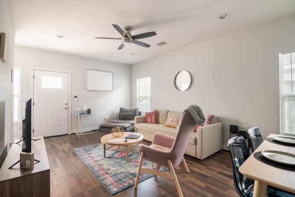 Photo of Livingroom in Greater East End