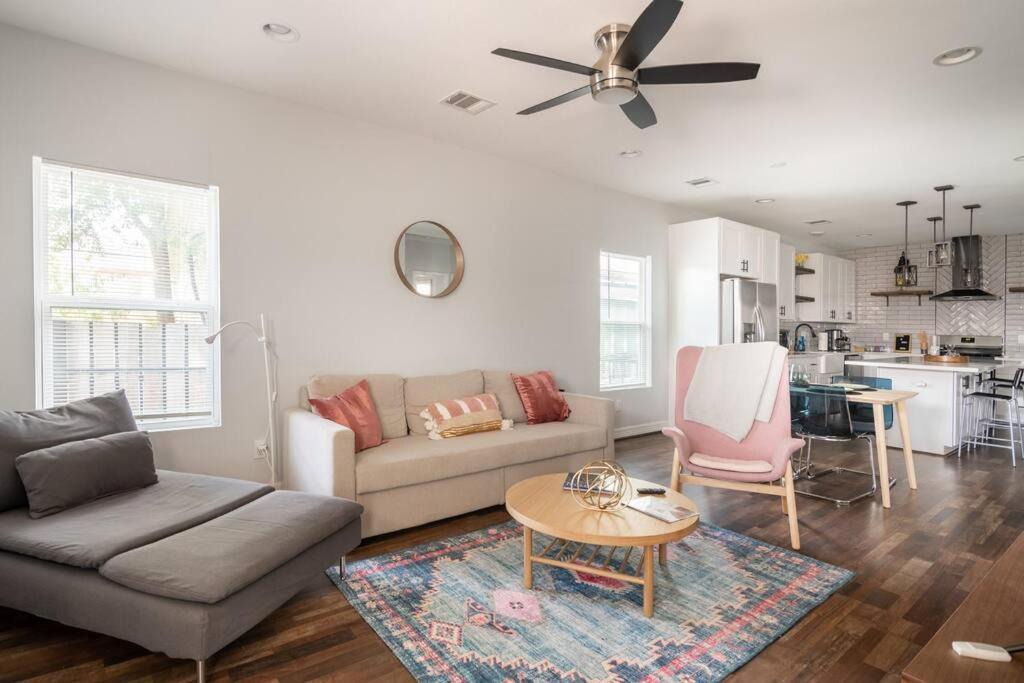 Photo of Livingroom in Greater East End