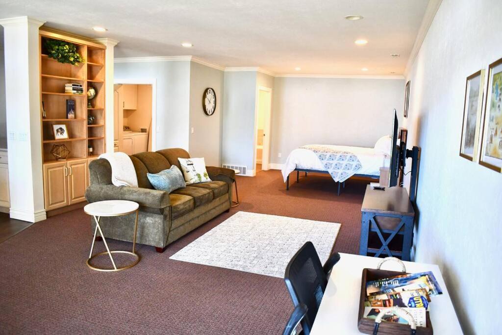 Photo of Livingroom in Bountiful