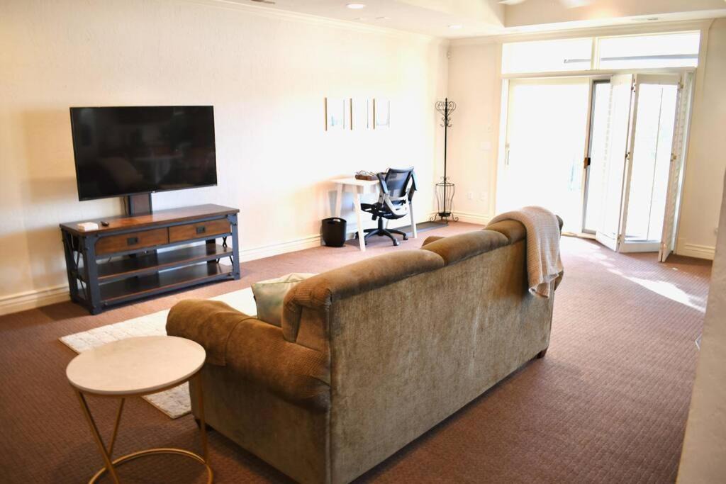 Photo of Livingroom in Bountiful