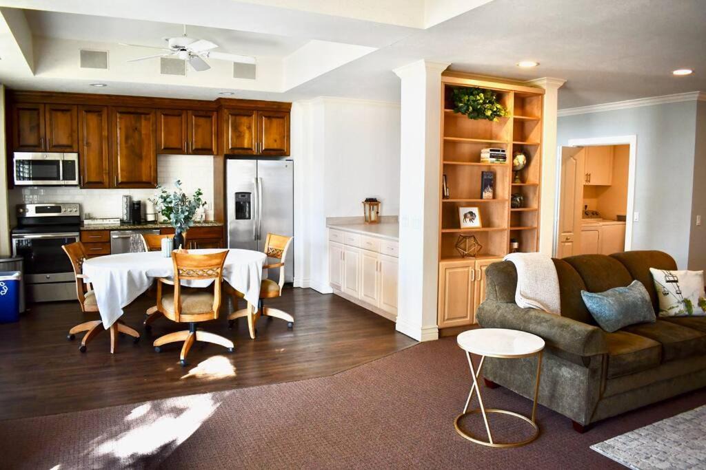 Photo of Livingroom in Bountiful