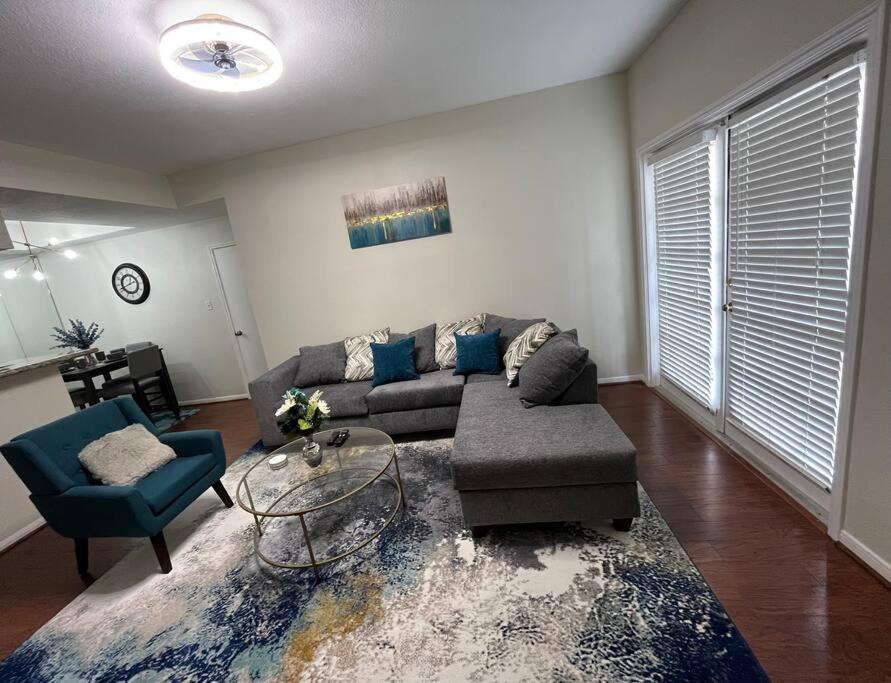 Photo of Livingroom in Astrodome