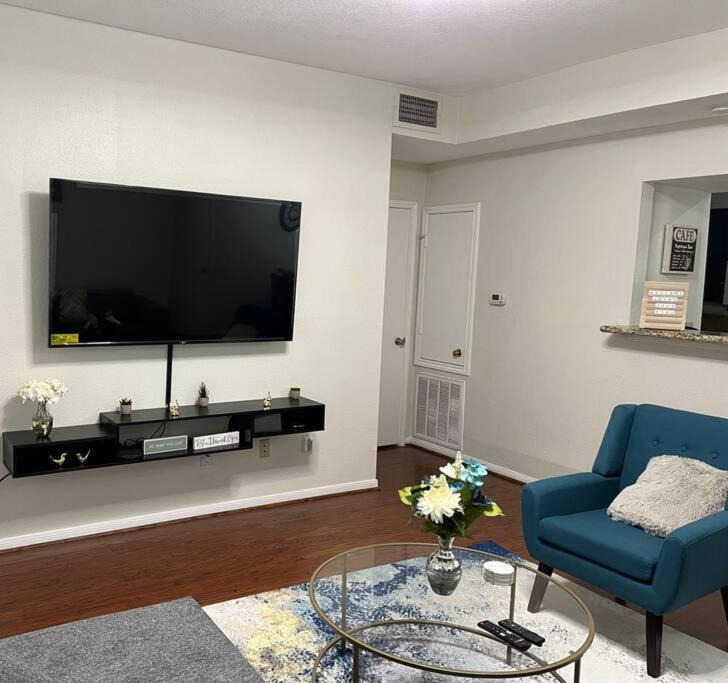 Photo of Livingroom in Astrodome