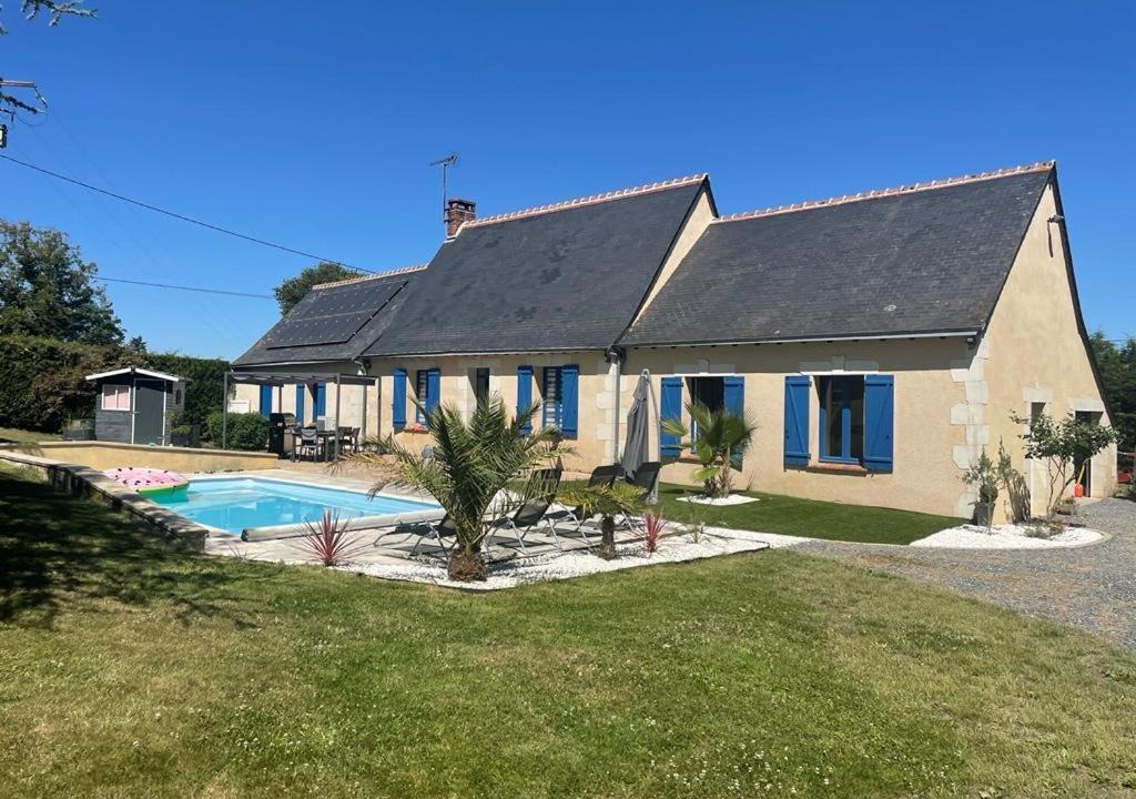 Photo of Buildings in Pruille-l'Eguille