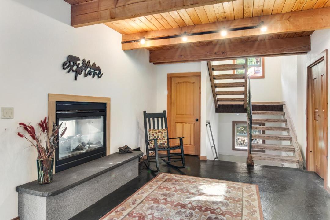 Photo of Livingroom in Hyak