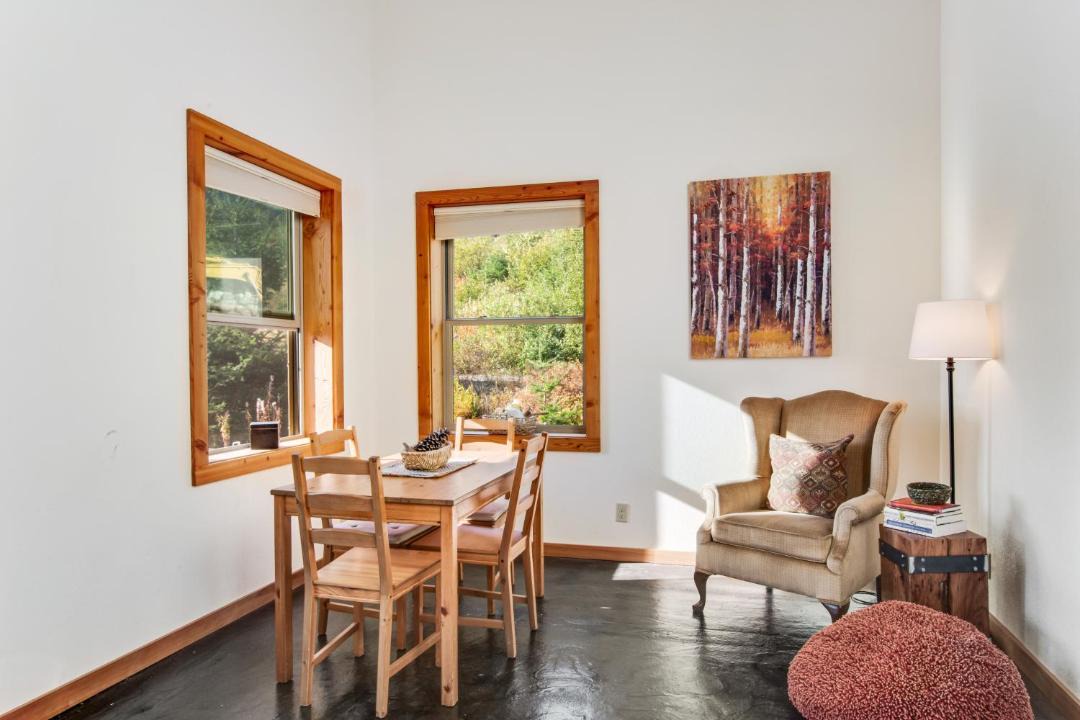 Photo of Livingroom in Hyak