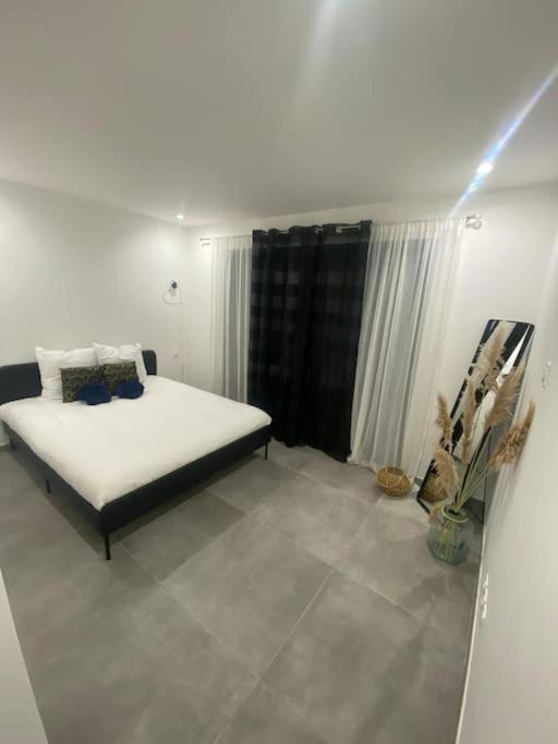 Photo of Bedroom in Saint-Etienne-de-Fontbellon