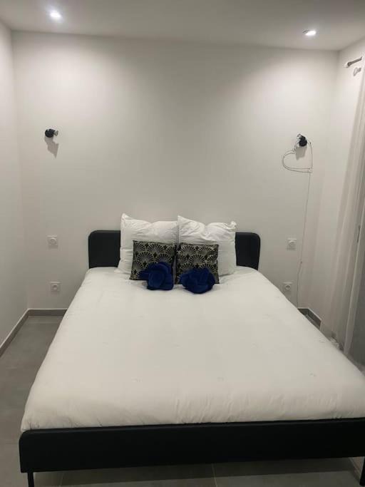 Photo of Bedroom in Saint-Etienne-de-Fontbellon