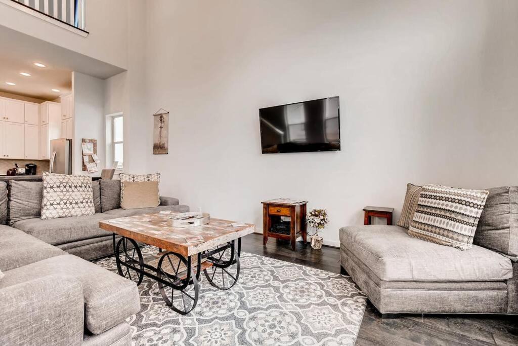 Photo of Livingroom in Tobin Hill