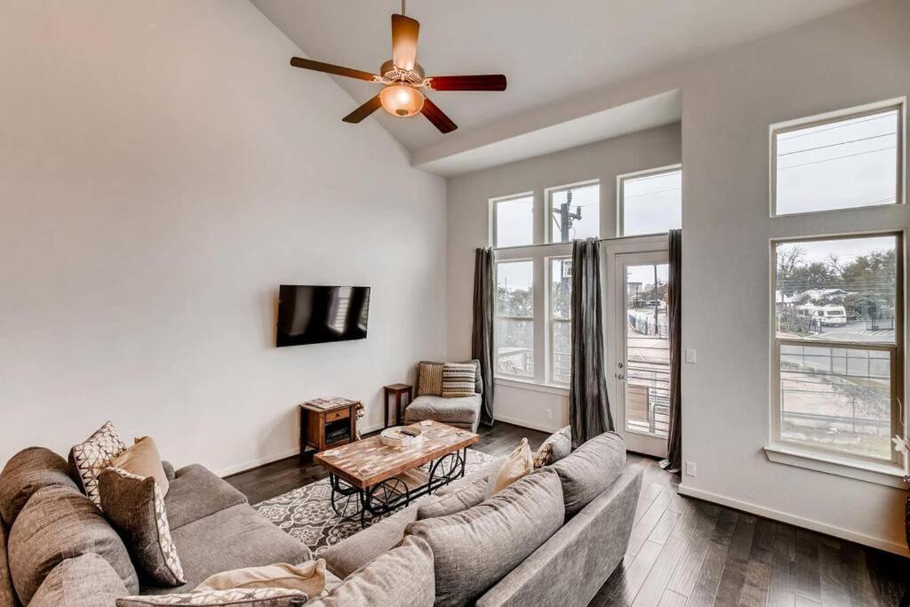 Photo of Livingroom in Tobin Hill