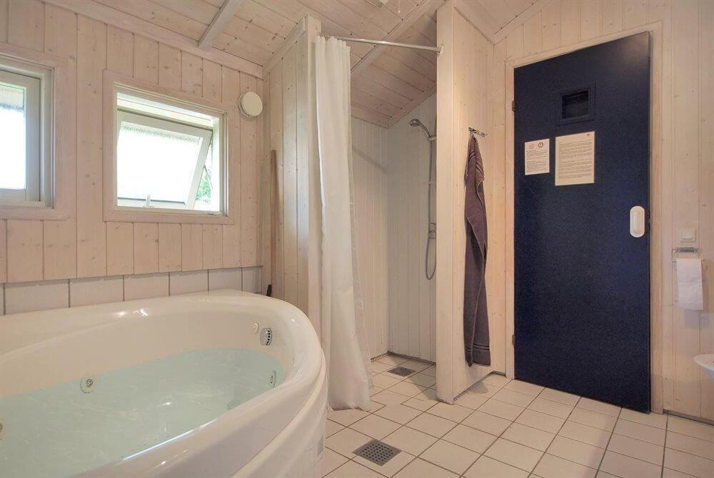 Photo of Bathroom in Marielyst