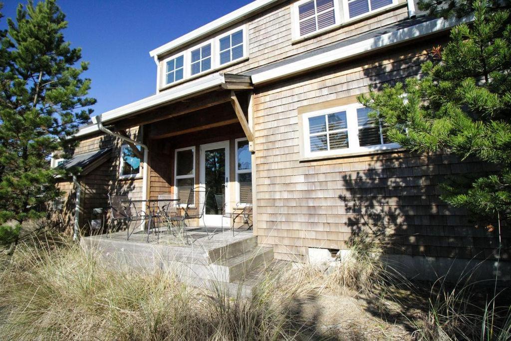 Photo of Buildings in Shorepine Village