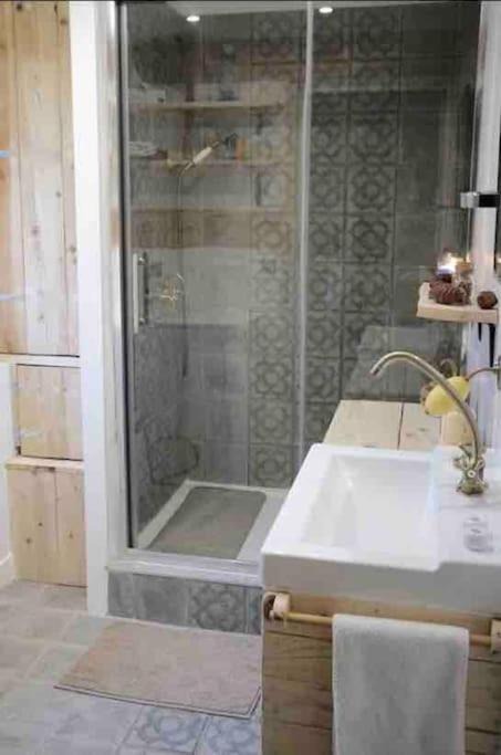 Photo of Bathroom in Saint-Nicolas-des-Laitiers