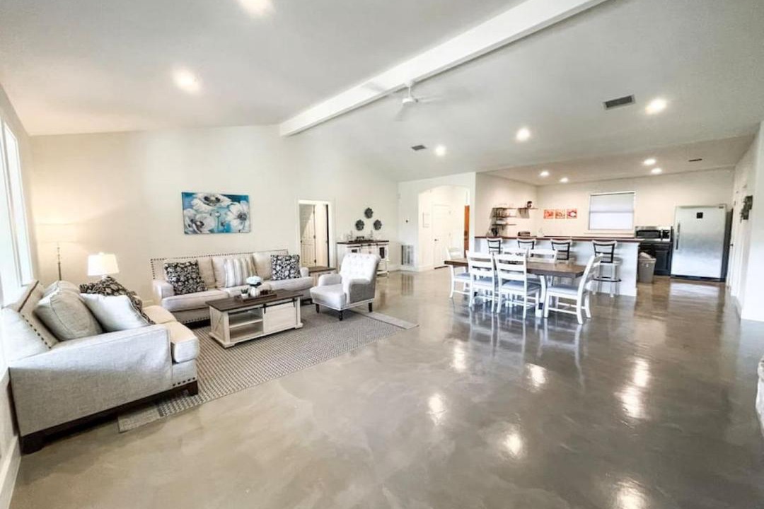 Photo of Livingroom in McQueeney