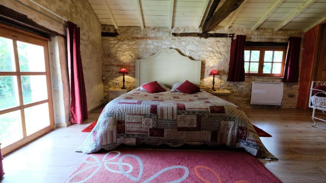 Photo of Bedroom in Castelnau-de-Montmiral