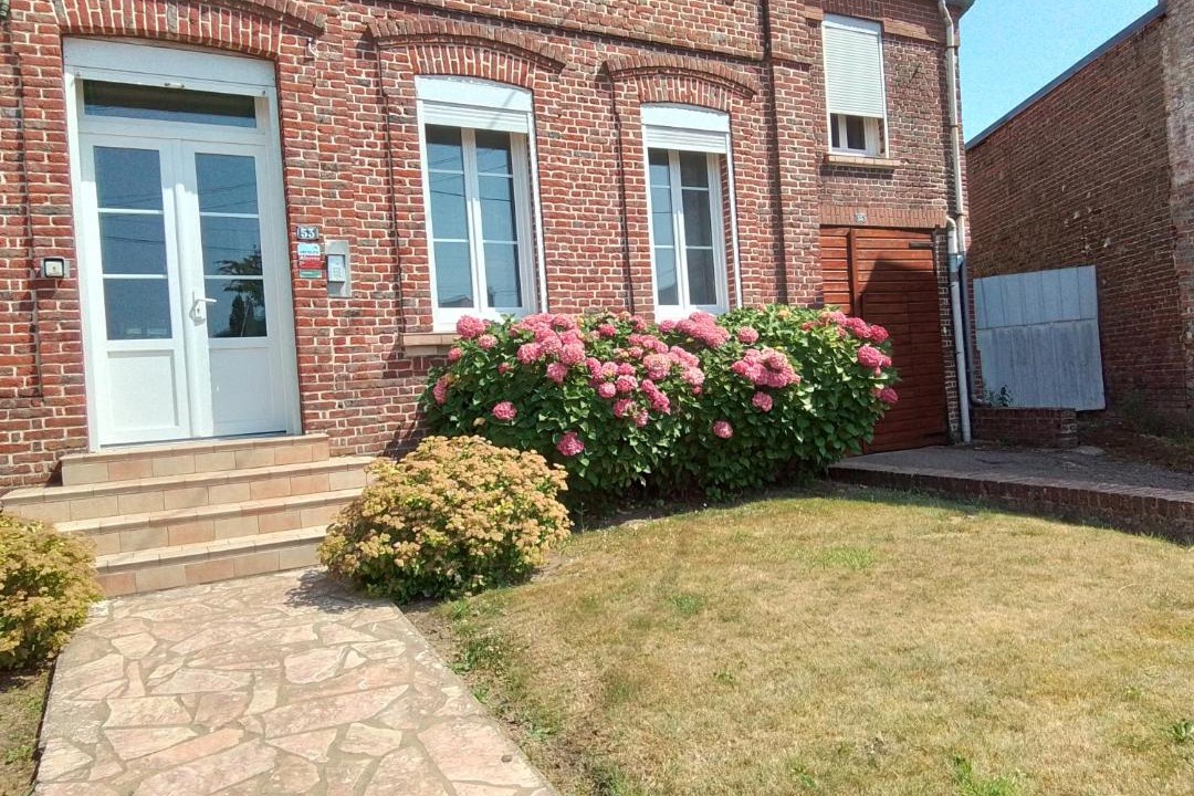 Photo of Buildings in Woincourt