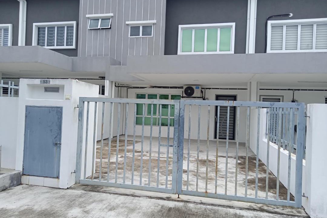 Photo of Buildings in Ijok