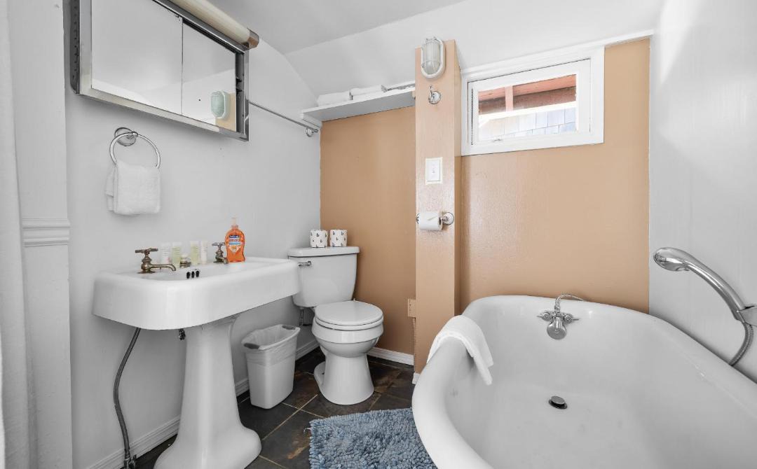 Photo of Bathroom in Depoe Bay