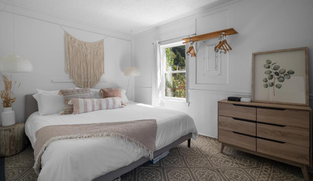 Photo of Bedroom in Depoe Bay