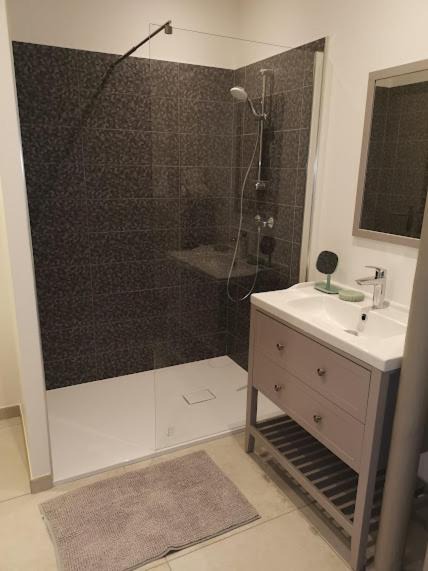 Photo of Bathroom in Montceau-les-Mines