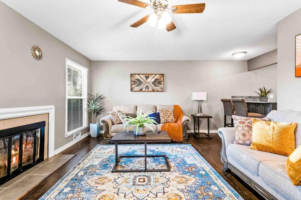 Photo of Livingroom in Overland Park