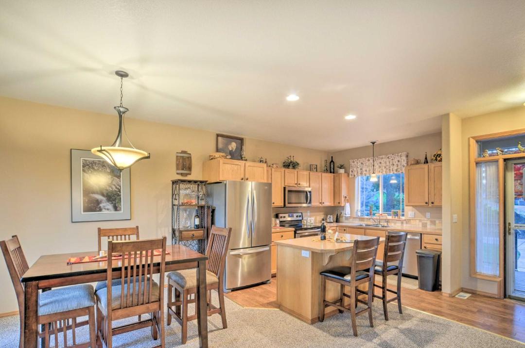 Photo of Livingroom in Klamath Falls