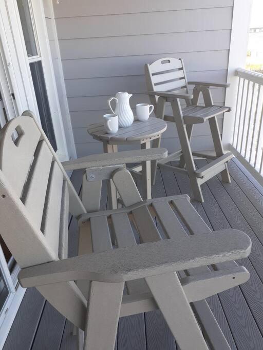 Photo of Patio Balcony in Chic's Beach