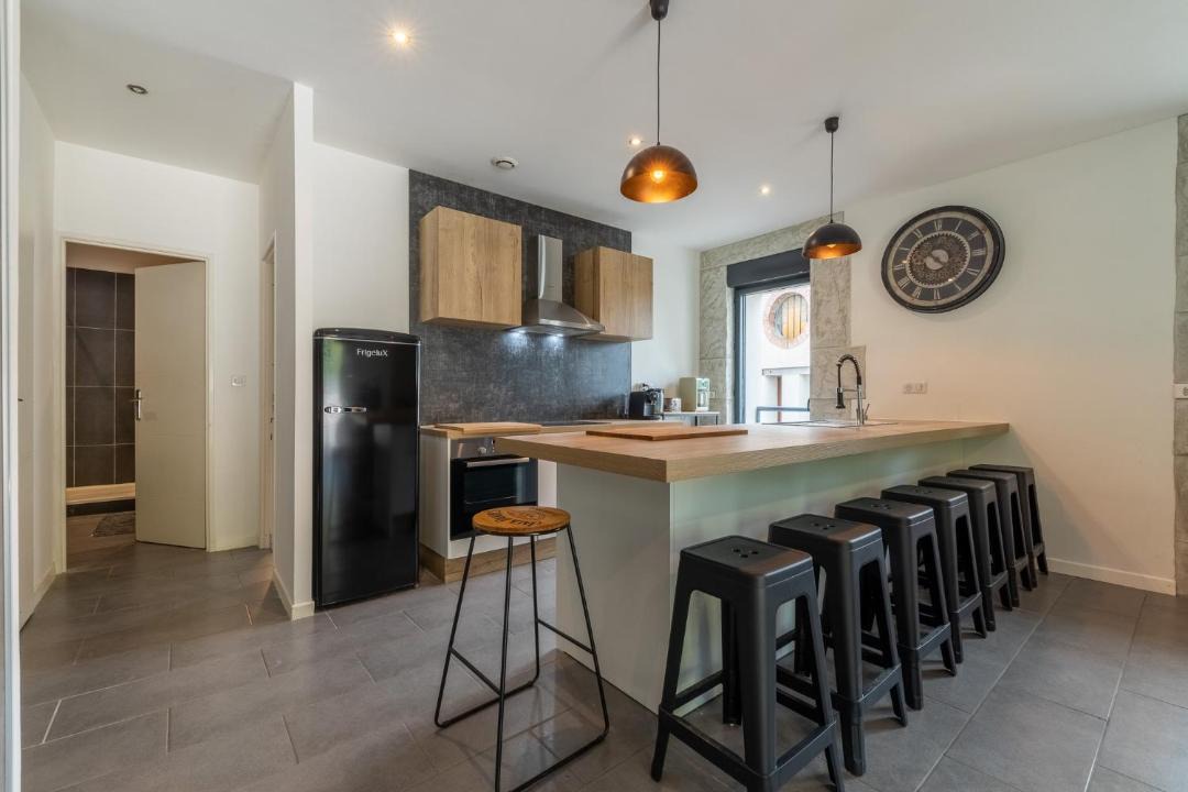 Photo of Others in Rives