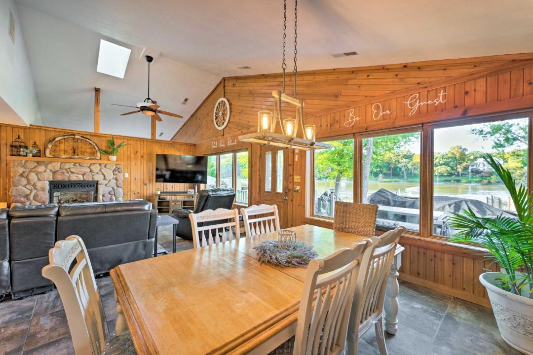 Photo of Livingroom in Newville