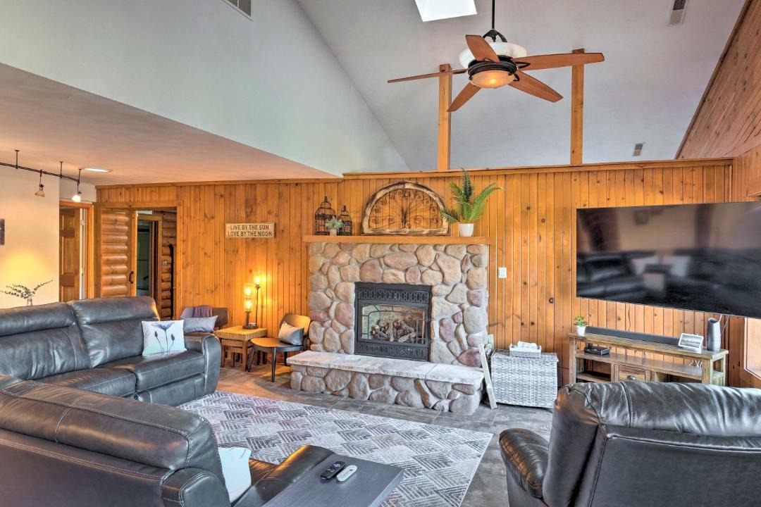 Photo of Livingroom in Newville