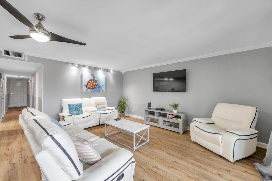 Photo of Livingroom in Indian Shores