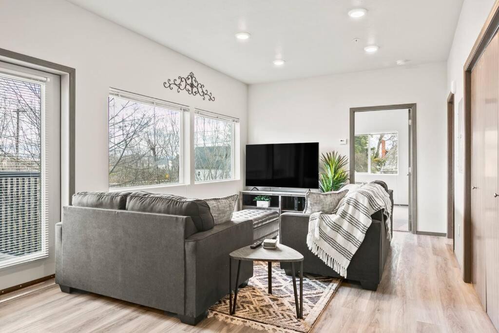 Photo of Livingroom in South Perry District