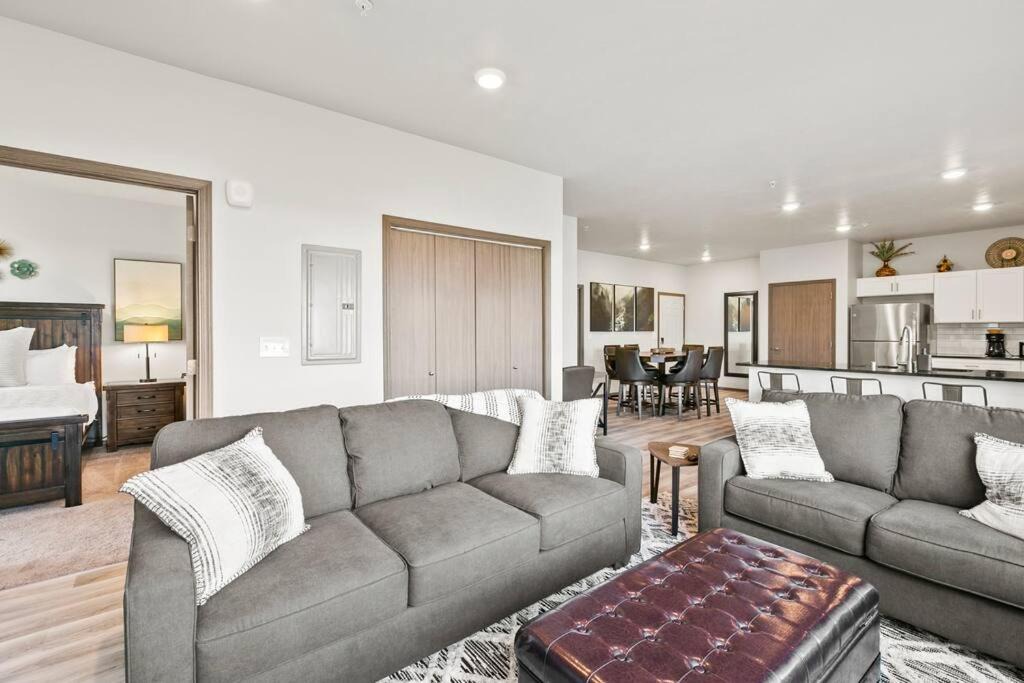 Photo of Livingroom in South Perry District