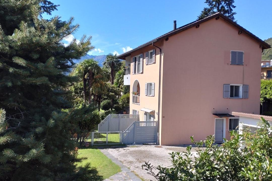Photo of Buildings in Sementina
